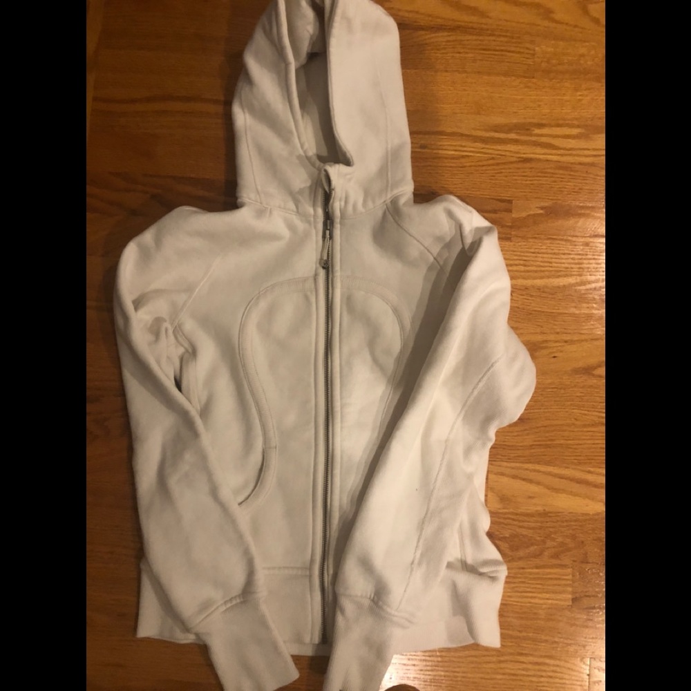 LuluLemon women’s size 6 Ivory Scuba Hoodie
